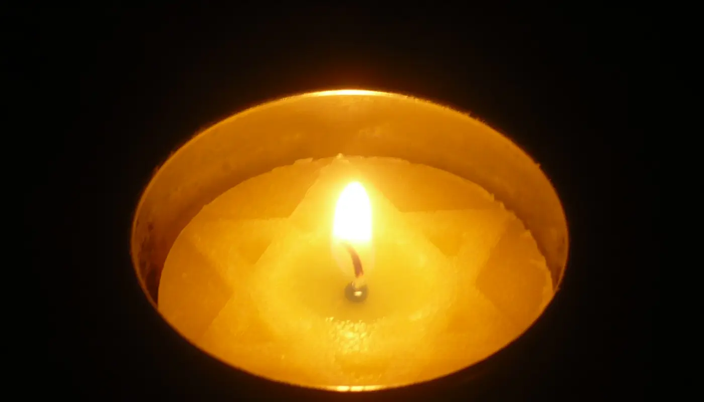 Yom Hashoah candle